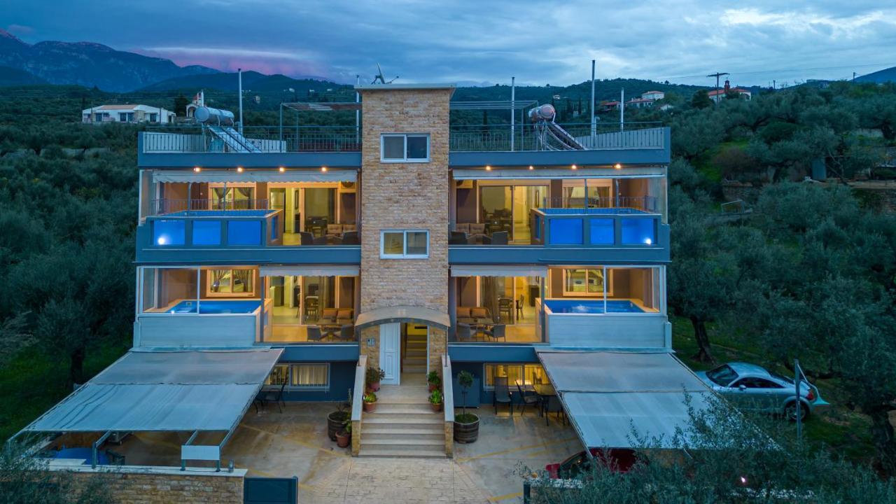Grand Suites With Private Pools Kalamata Dış mekan fotoğraf