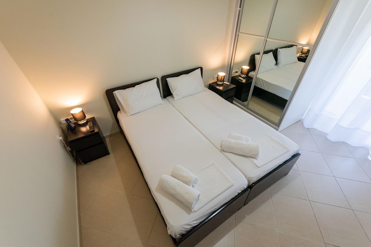 Grand Suites With Private Pools Kalamata Dış mekan fotoğraf
