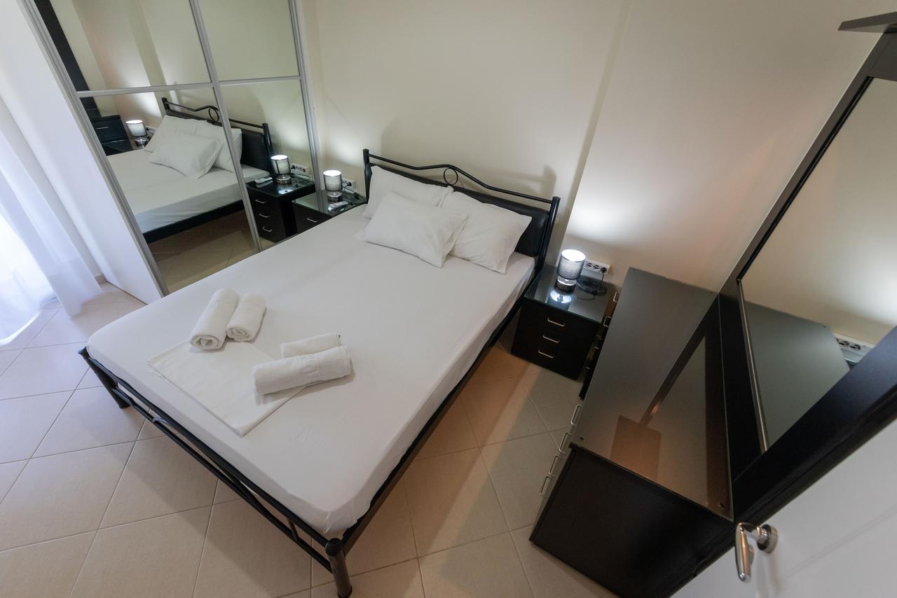 Grand Suites With Private Pools Kalamata Dış mekan fotoğraf