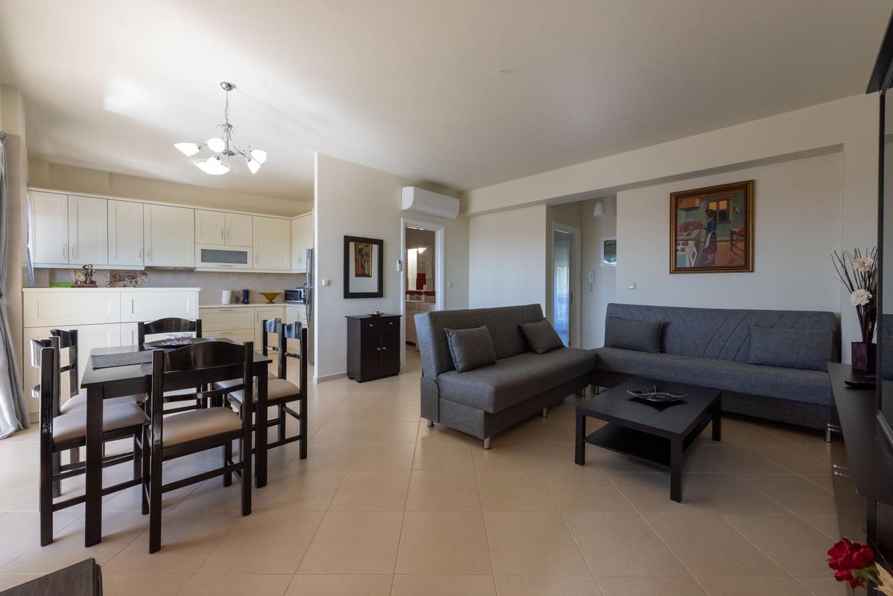 Grand Suites With Private Pools Kalamata Dış mekan fotoğraf