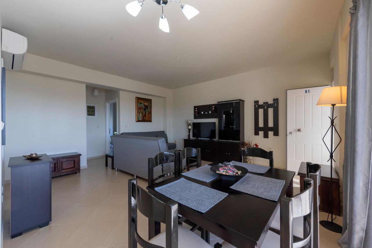 Grand Suites With Private Pools Kalamata Dış mekan fotoğraf