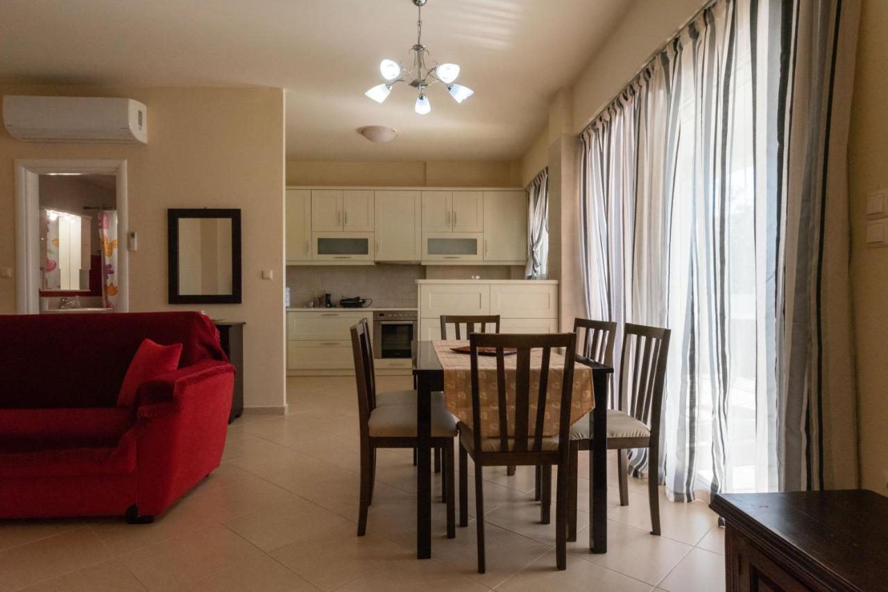 Grand Suites With Private Pools Kalamata Dış mekan fotoğraf
