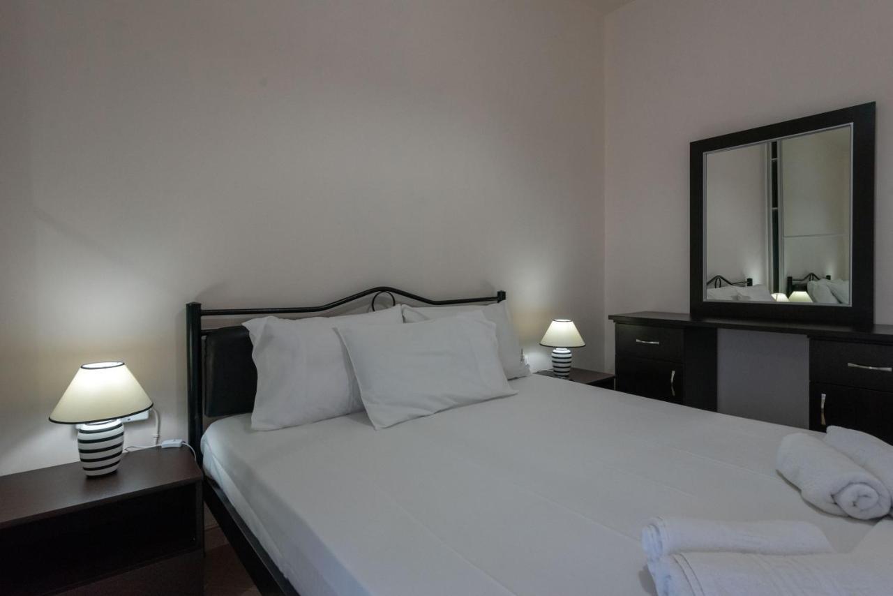 Grand Suites With Private Pools Kalamata Dış mekan fotoğraf