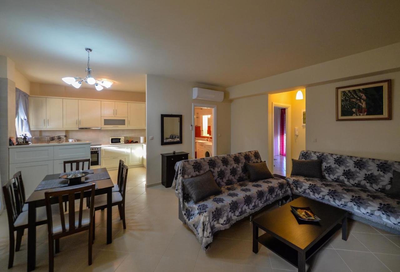 Grand Suites With Private Pools Kalamata Dış mekan fotoğraf