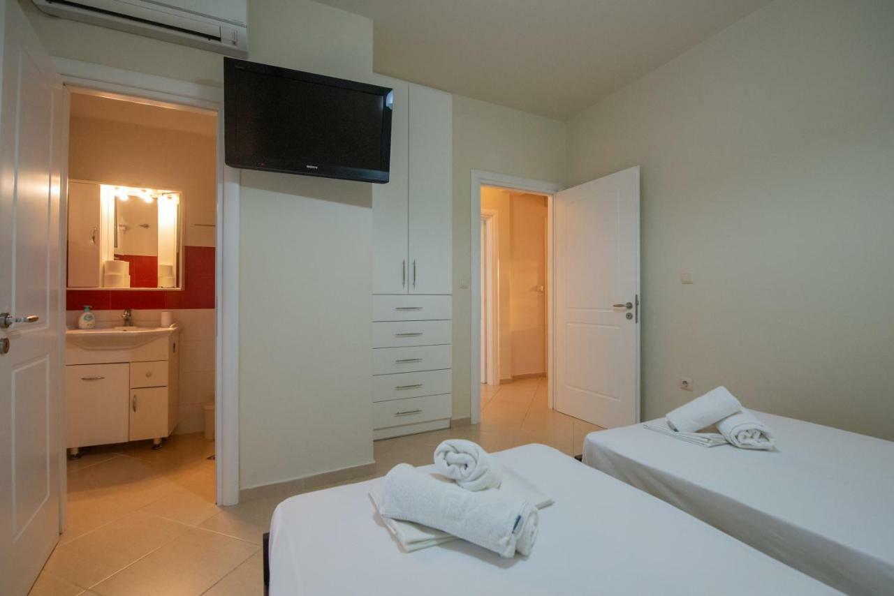 Grand Suites With Private Pools Kalamata Dış mekan fotoğraf
