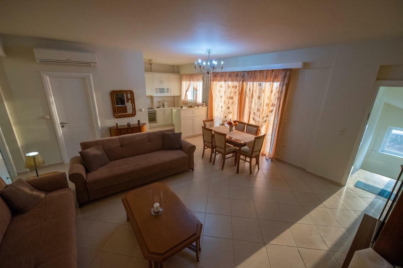 Grand Suites With Private Pools Kalamata Dış mekan fotoğraf